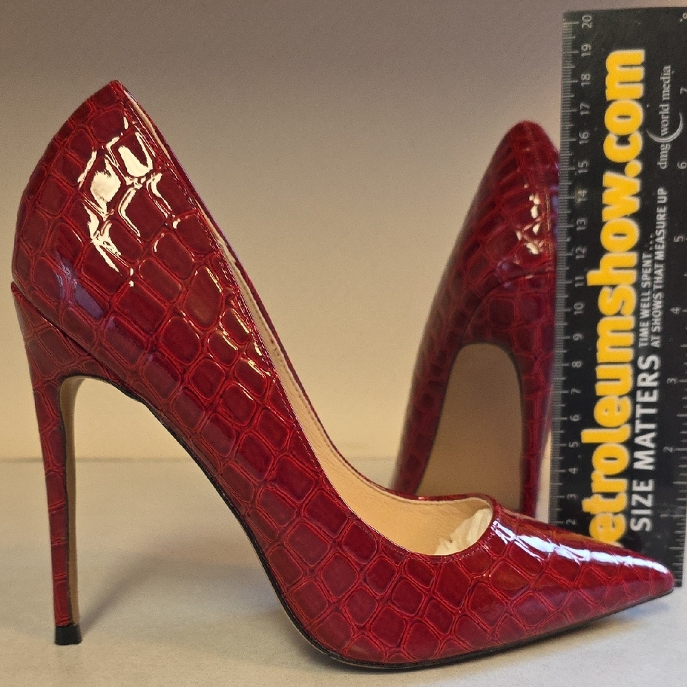 NEW MAIRNISI Size 7.5 Elegant Red Crocodile-Embossed Stiletto Heels